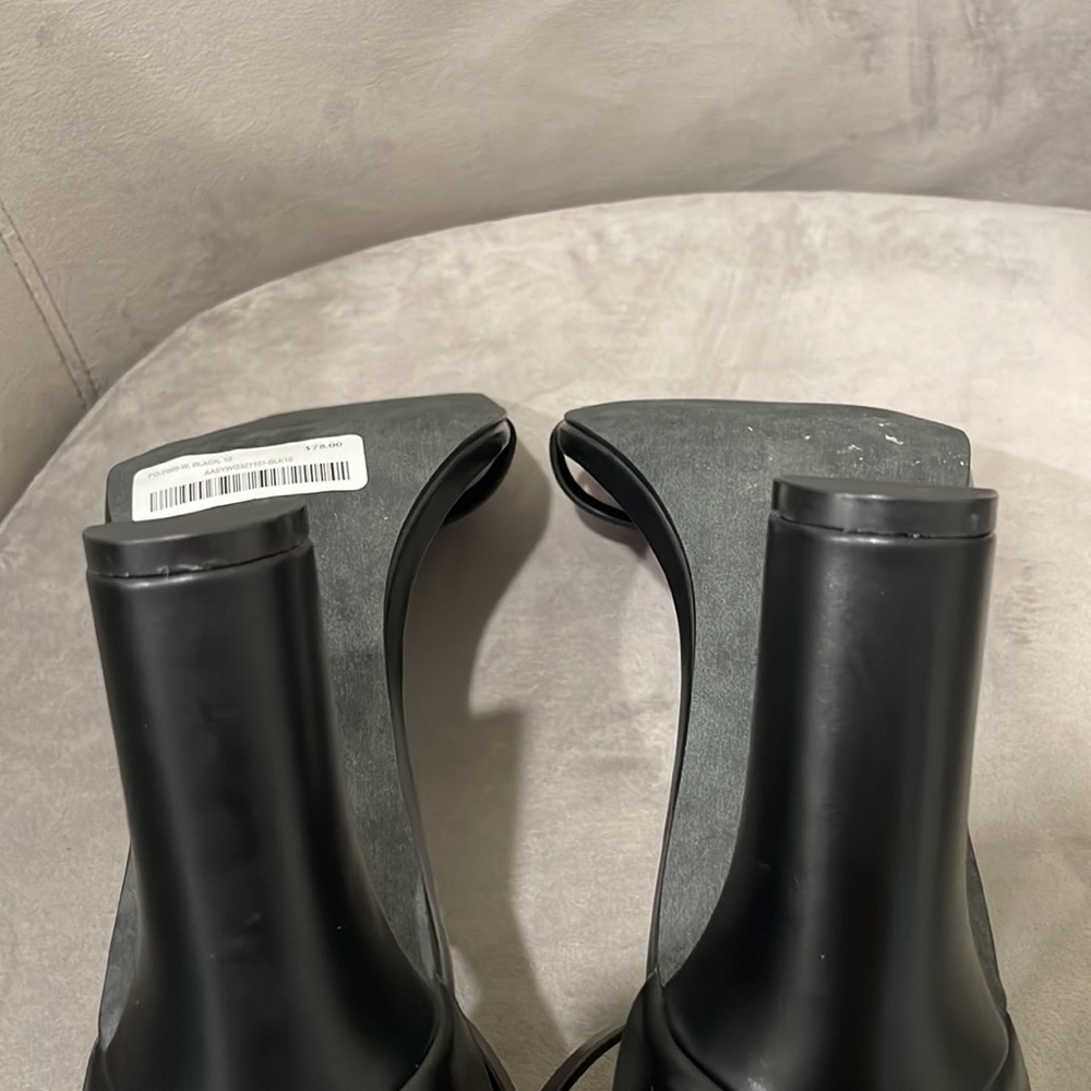 OAK + FORT Black Minimalist Ankle-Strap Block Heel Sandals - Picture 13 of 13